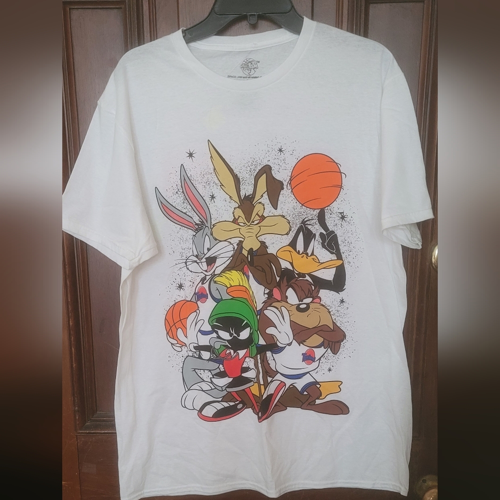 NWOT-Looney Tunes Tee Shirt